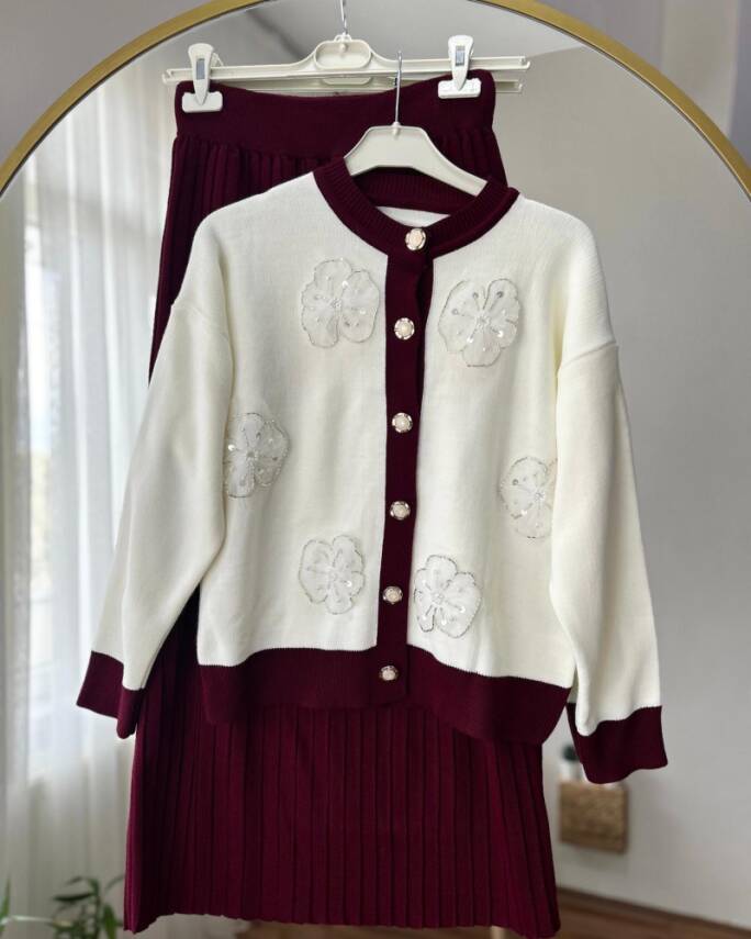 ÇİÇEK İŞLEMELİ İNCİ DÜĞMELİ ETEKLİ TRİKO TAKIM 1008-04-BORDO - 1