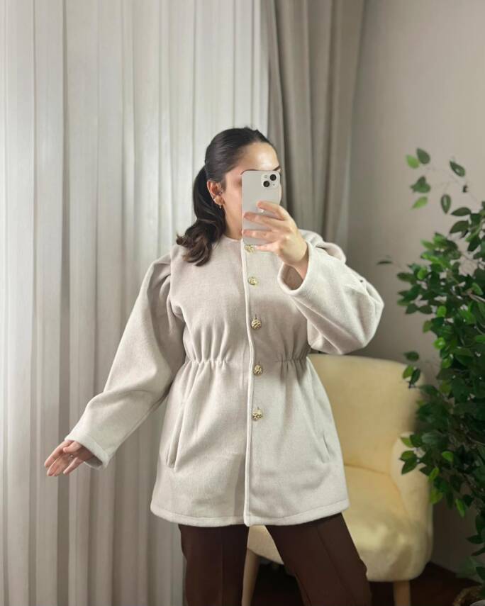 PARE ÖNÜ DÜĞMELİ BELİ BÜZGÜLÜ CEKET KAP 4006-07-EKRU - 2